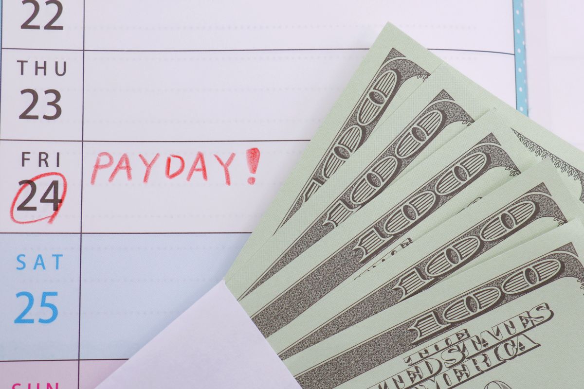A picture of money and a calendar. 