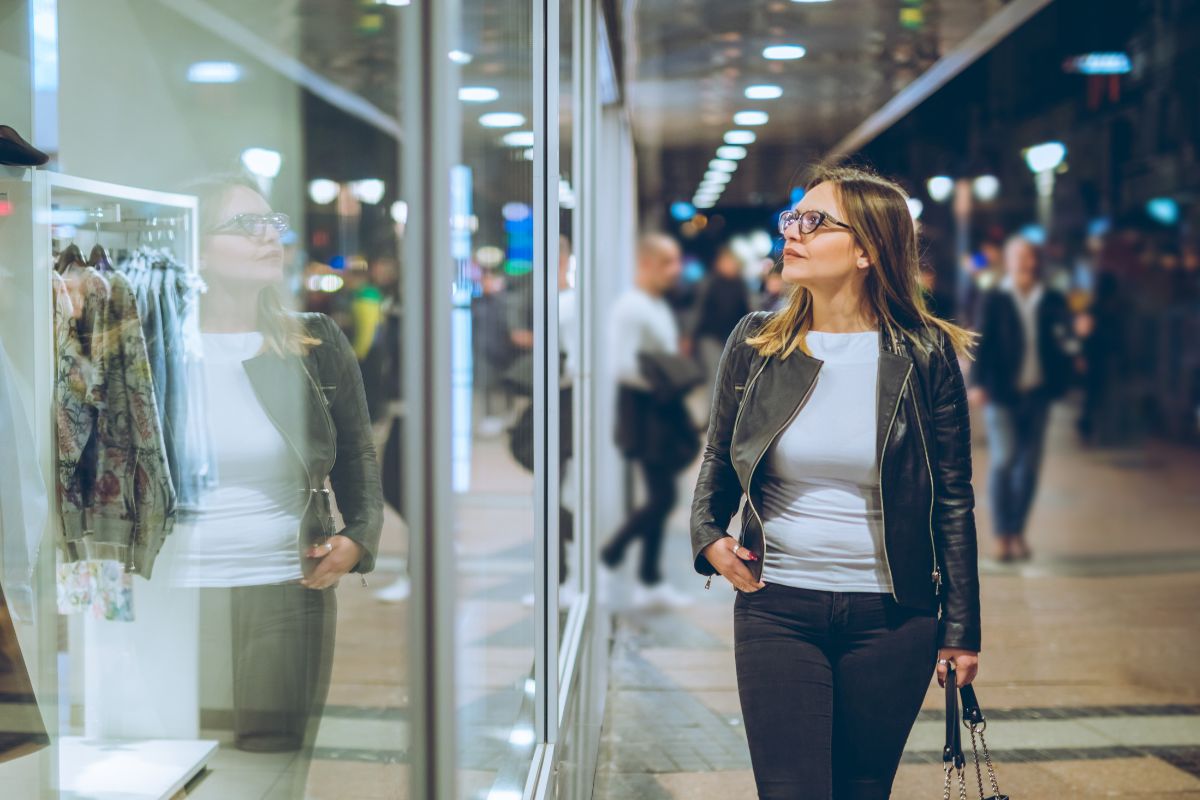 A picture of someone window shopping. 