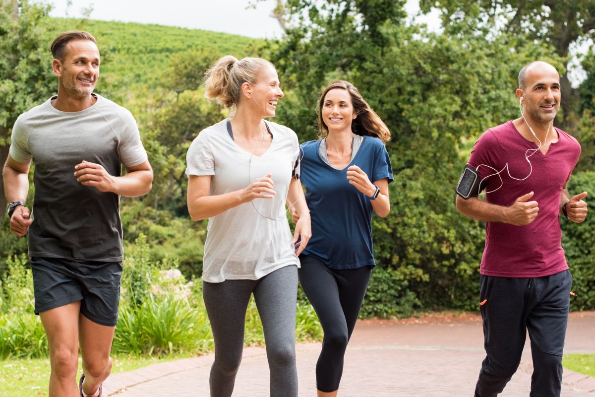 A picture of people running together. 