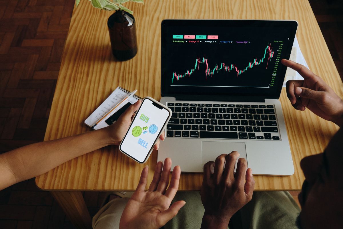 A picture of people investing in stocks. 