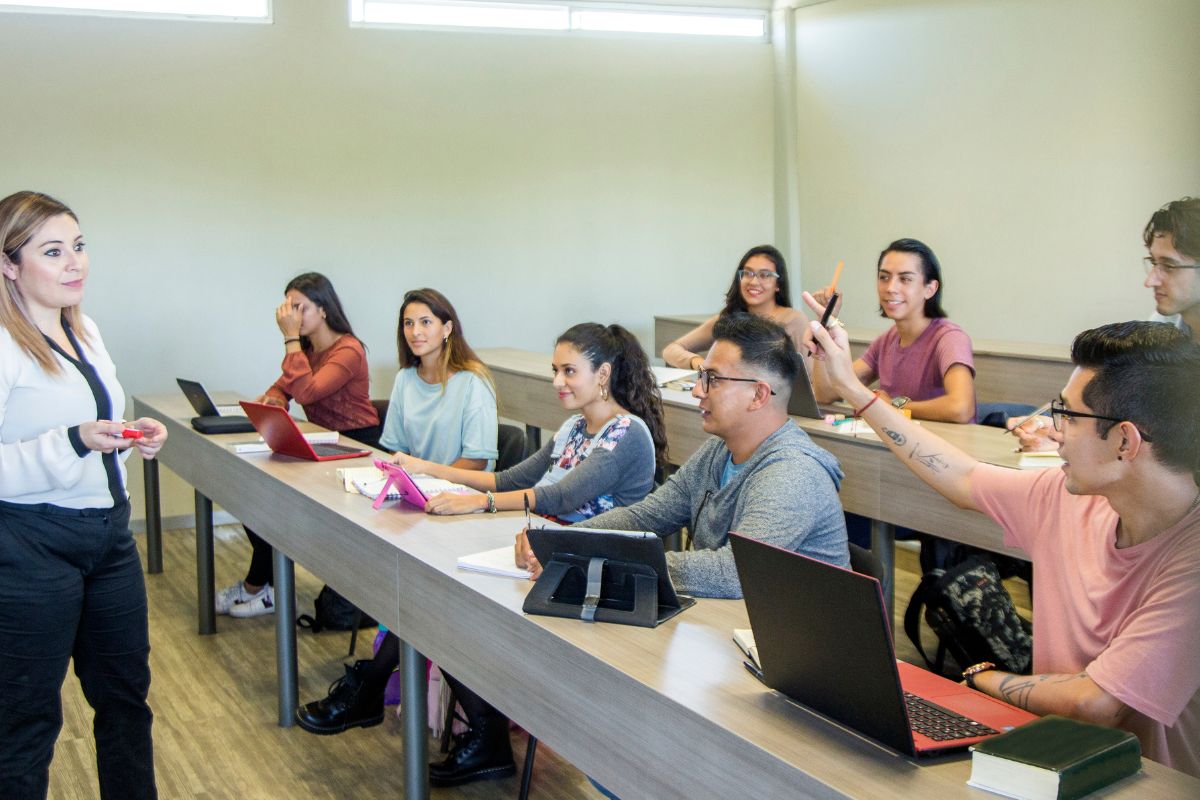 A picture of a community class.
