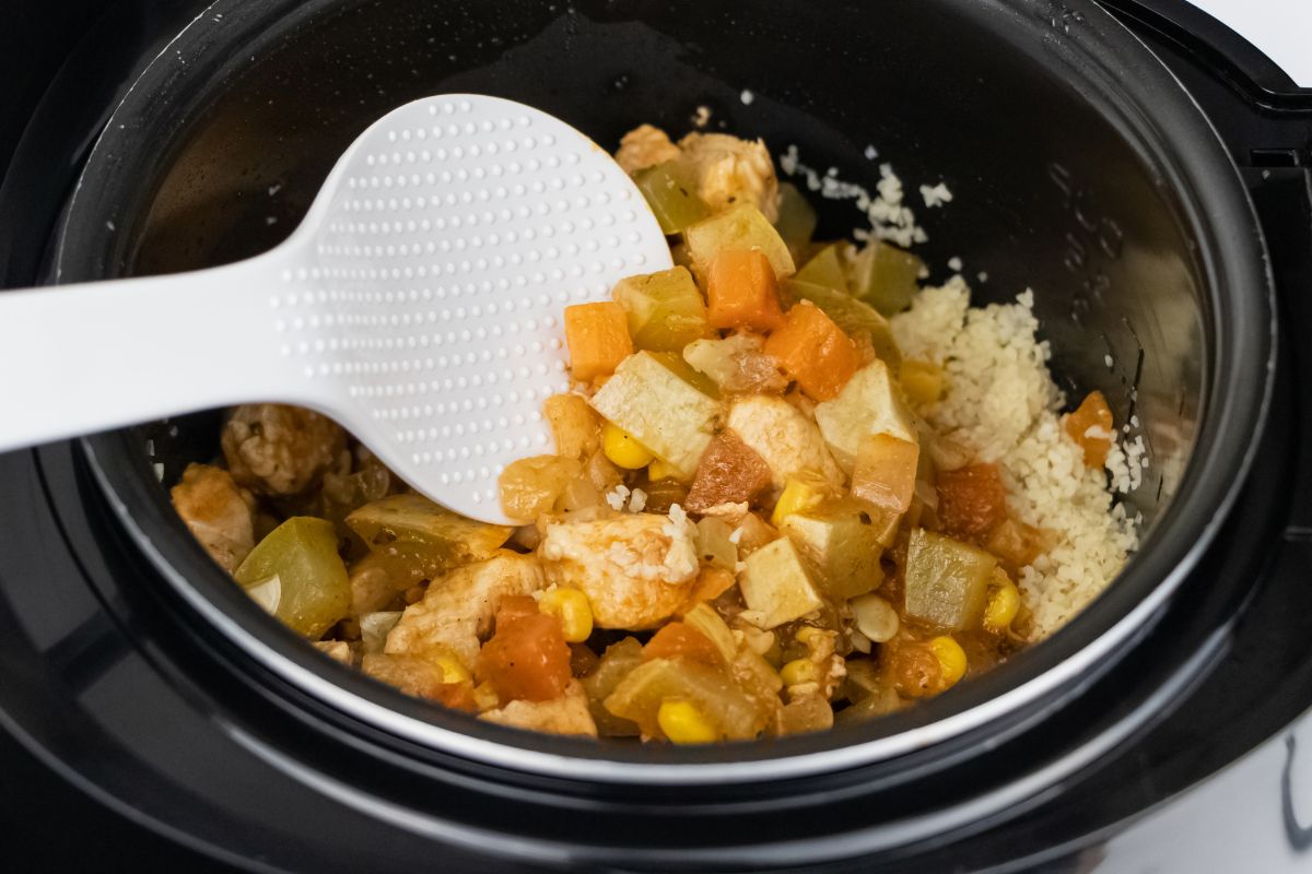 A picture of an instant pot. 