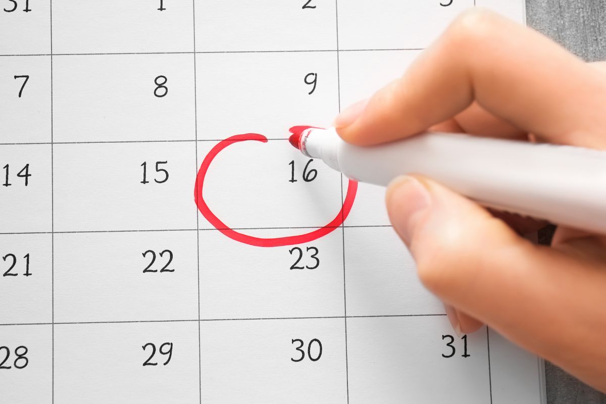 A picture of an encircled calendar date. 