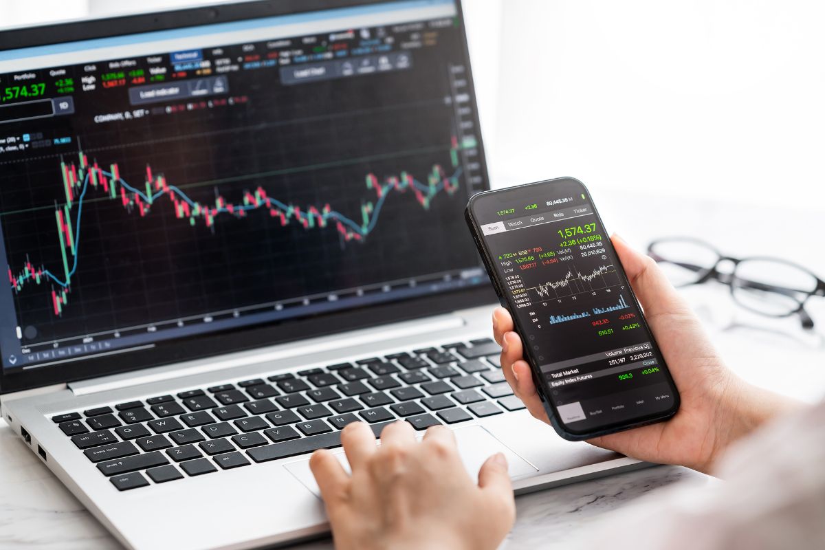 A picture of someone trading. 