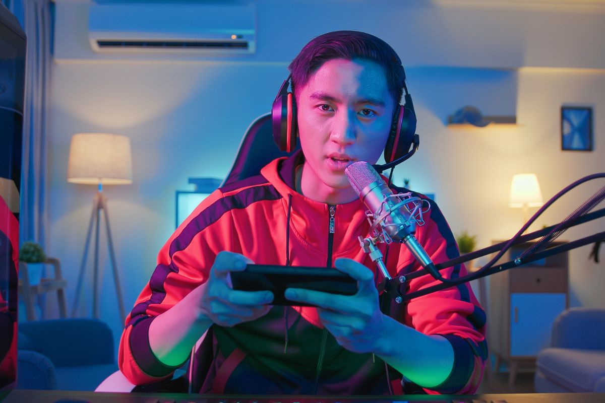 A picture of someone streaming. 