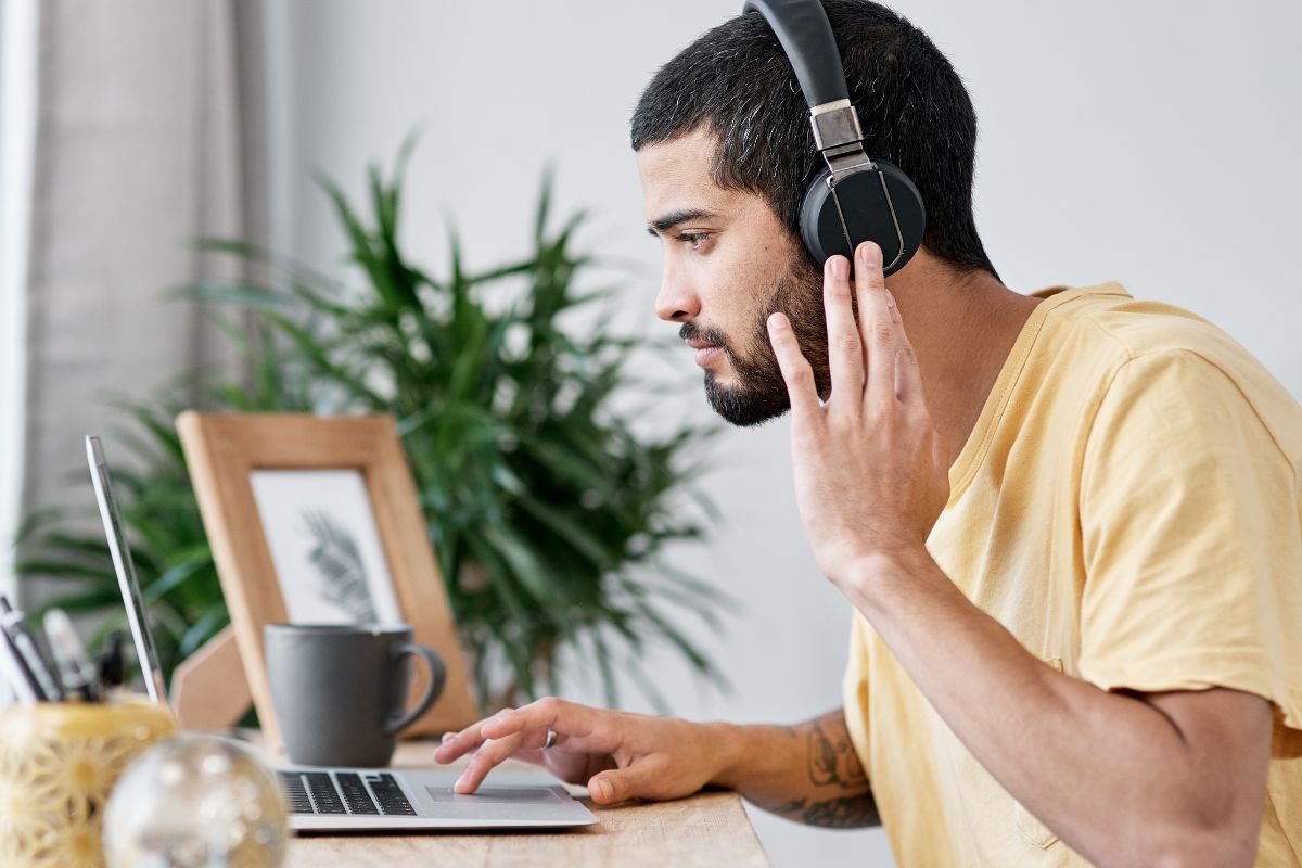A picture of a transcriber. 