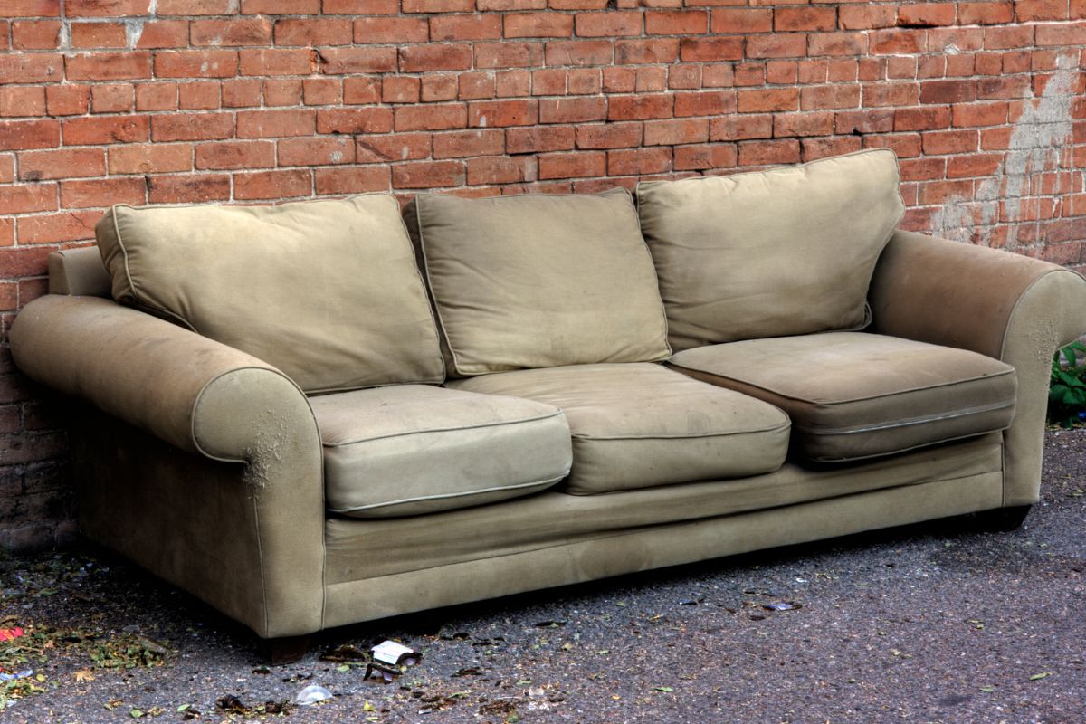 A picture of a dirty sofa. 