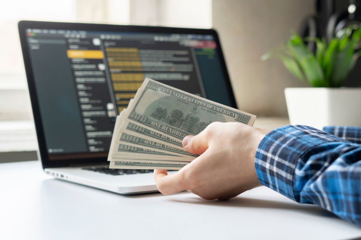 A picture of someone making money online. 