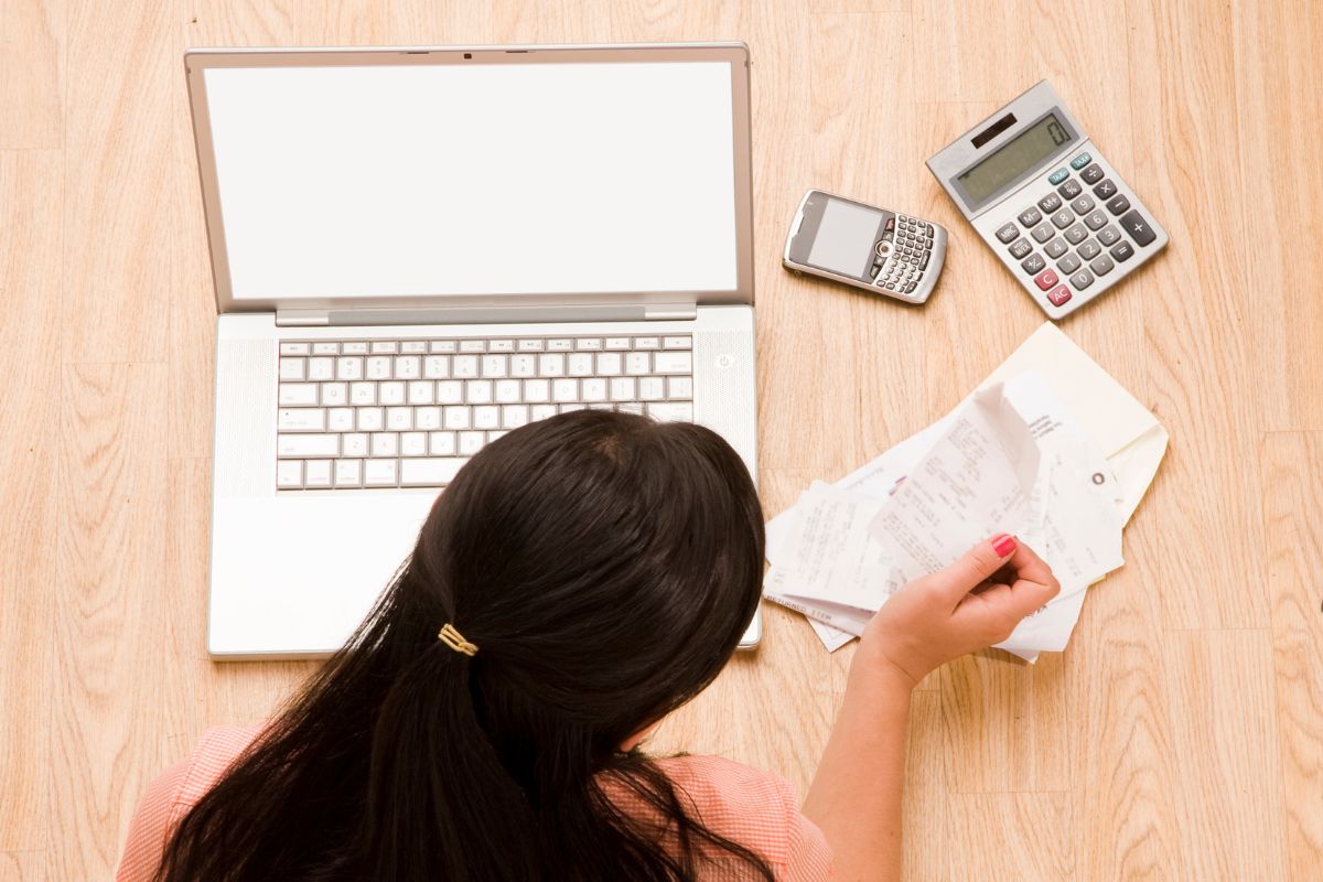 A picture of someone budgeting. 