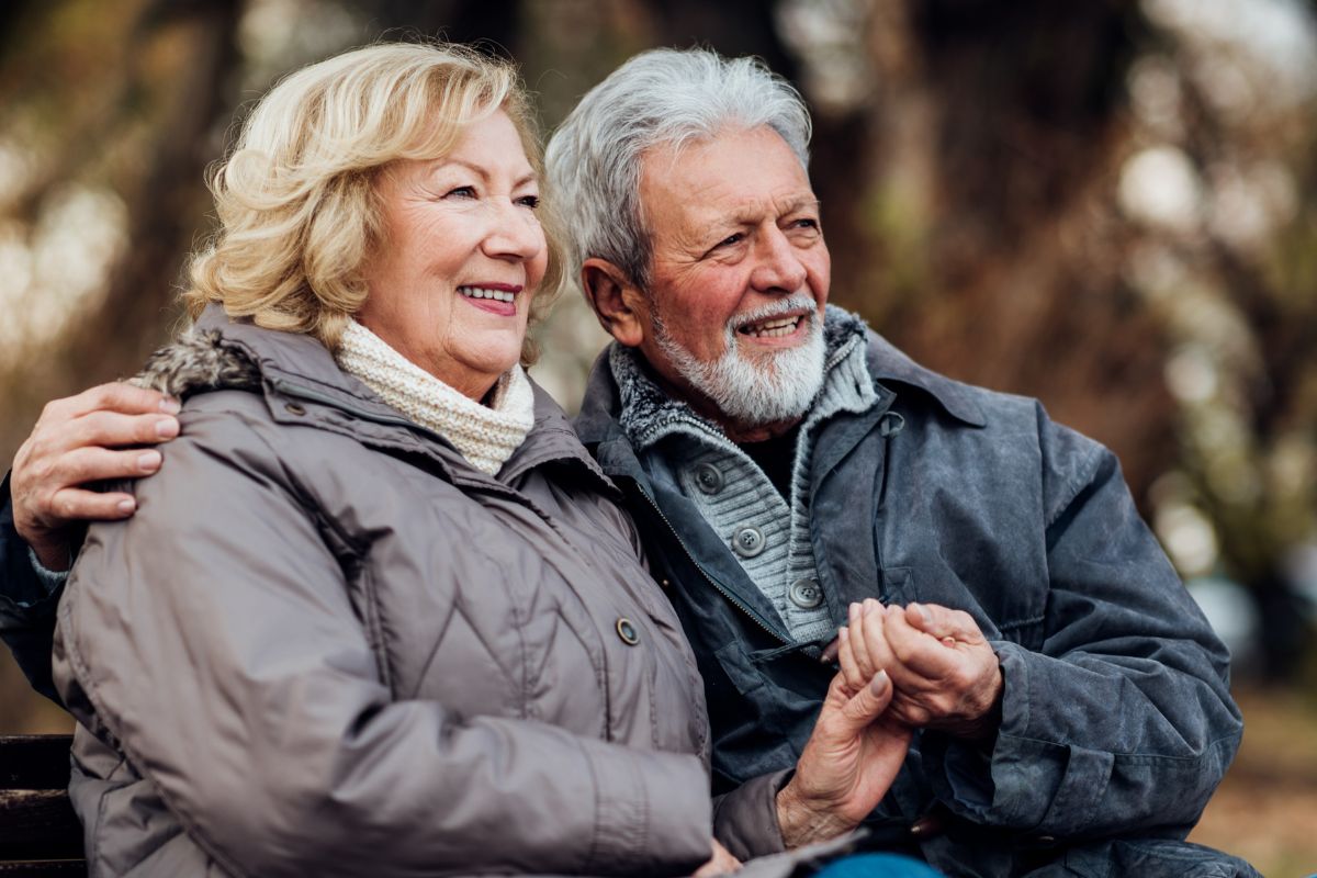 A picture of an old couple. 