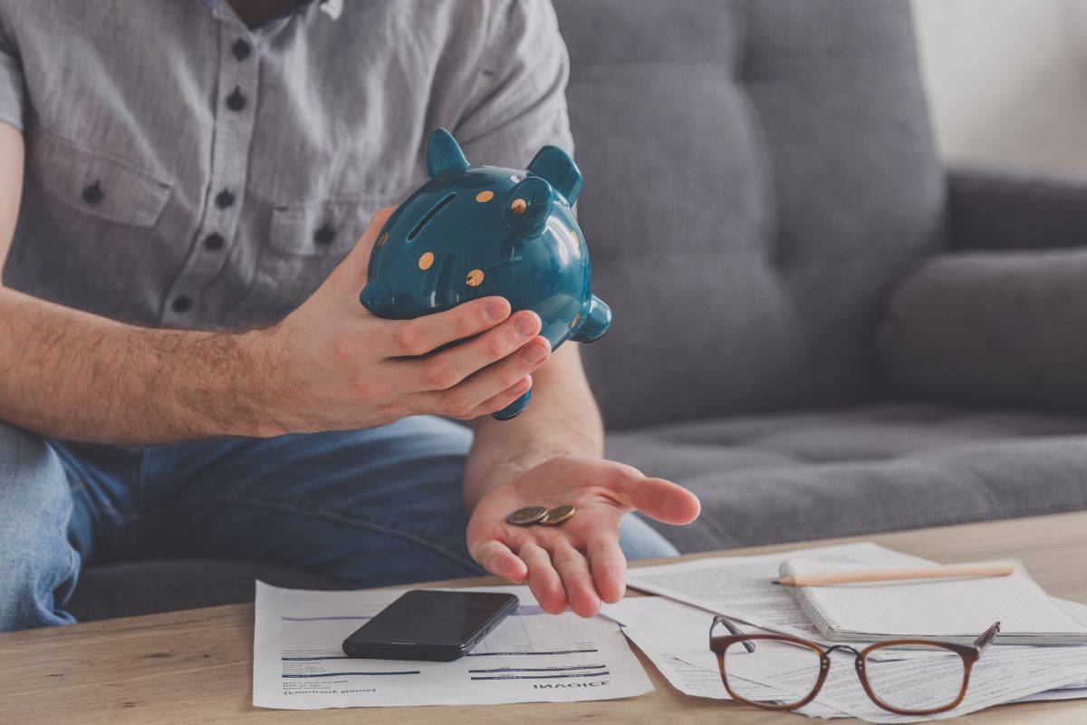 A picture of someone saving coins. 