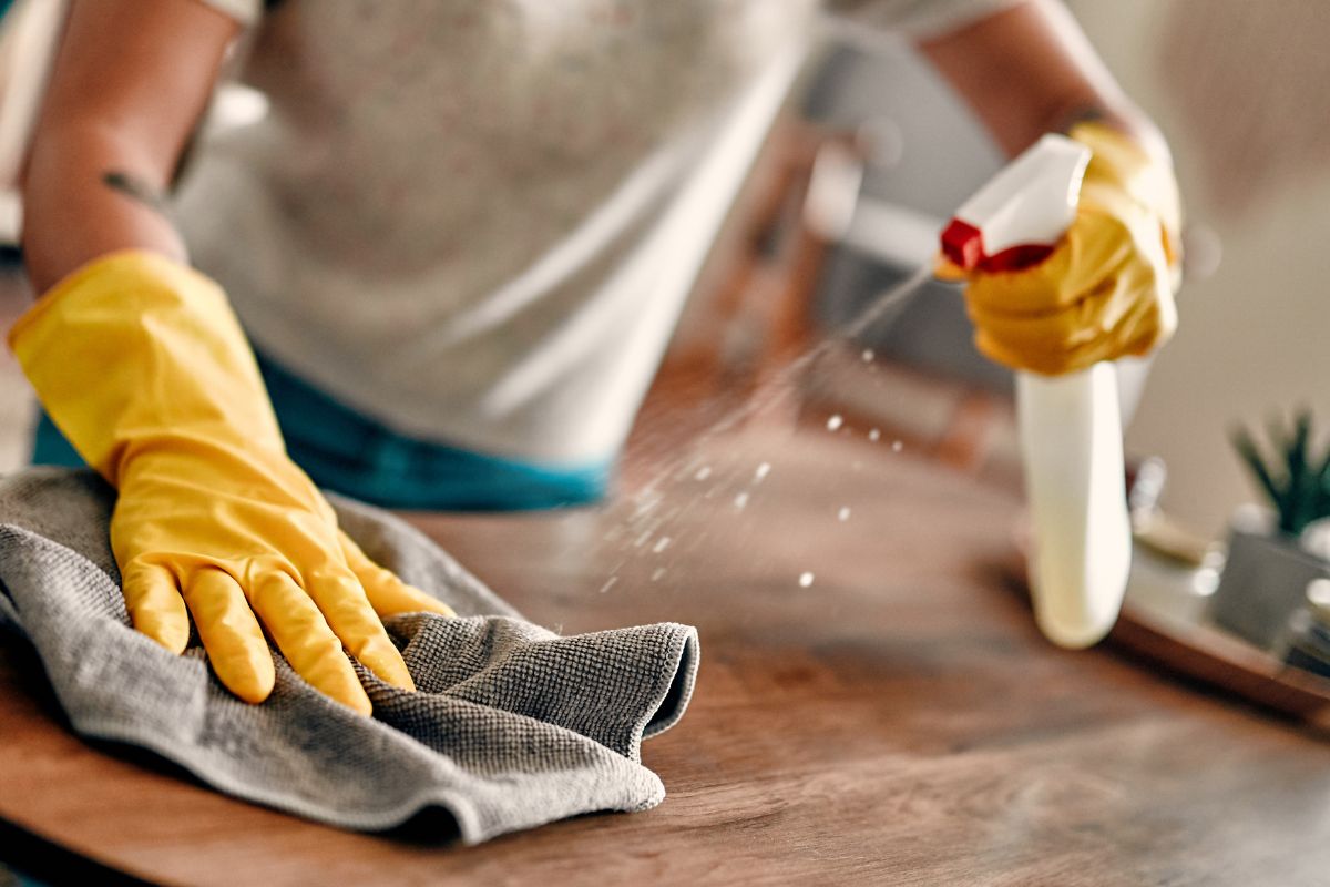 A picture of someone cleaning. 