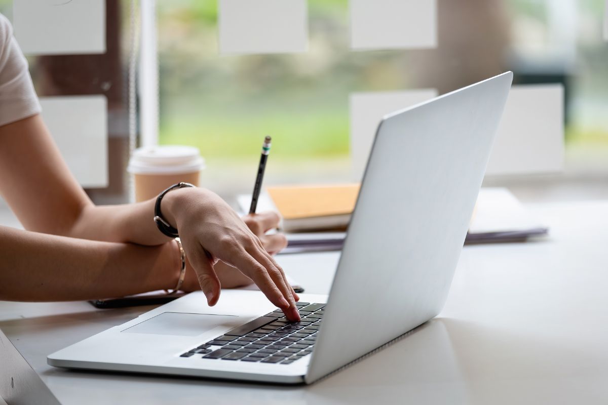 A picture of someone typing. 