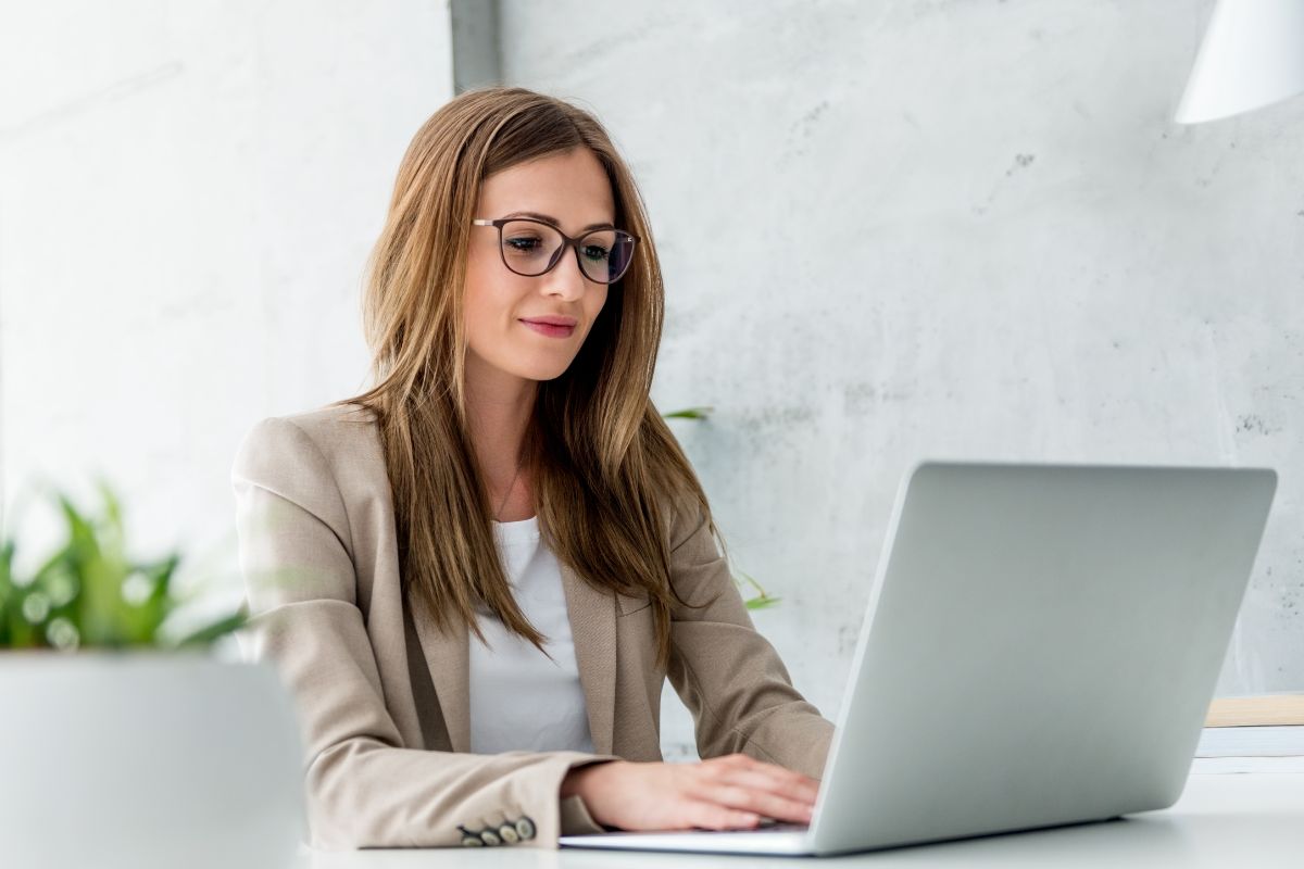 A picture of someone typing. 
