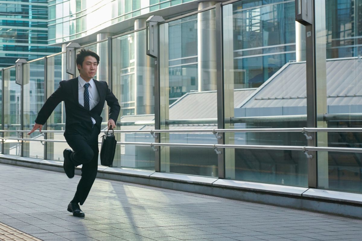 A picture of a running person.