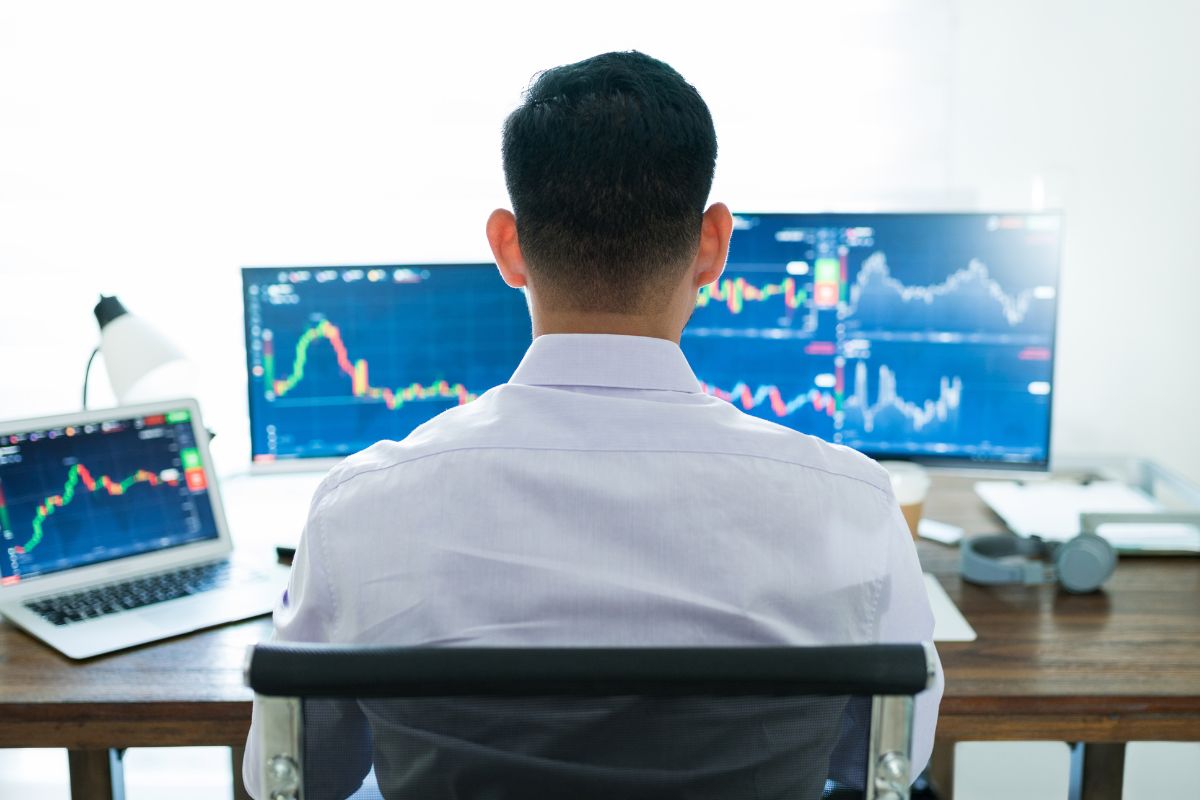 A picture of someone trading.