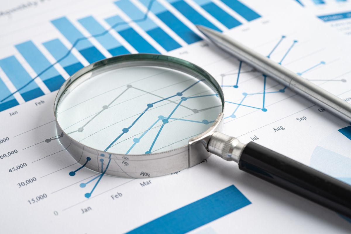 A picture of a magnifying glass.