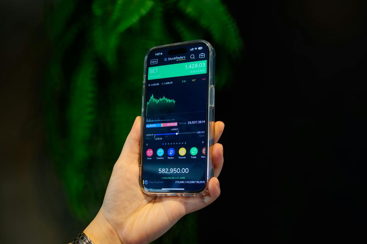 A picture of someone trading.