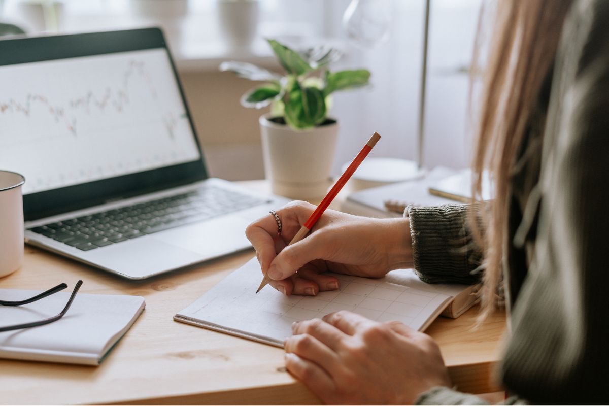A picture of someone writing.