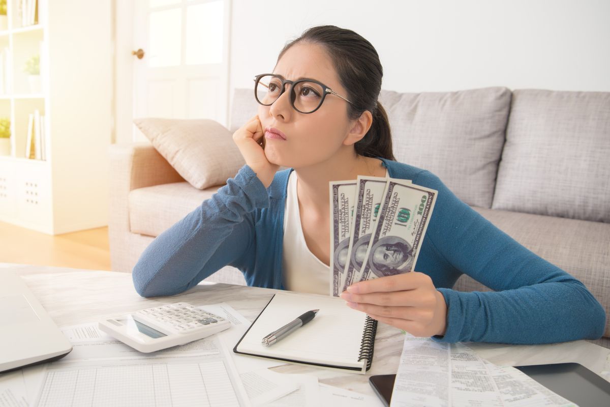 A picture of someone counting their money. 