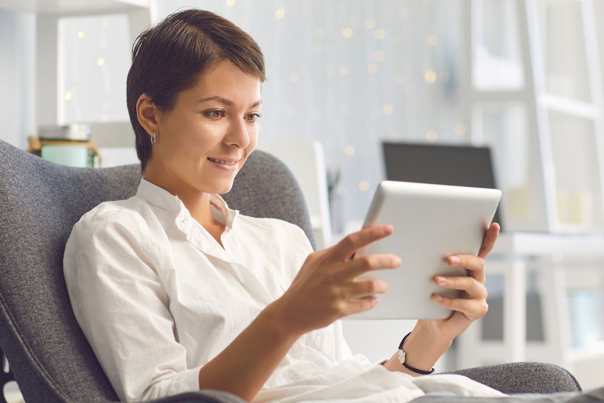 A picture of someone using the gadget.