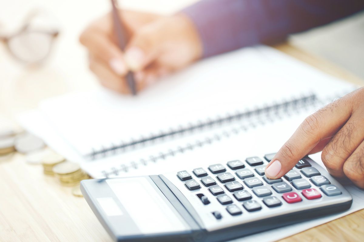 A picture of someone calculating.