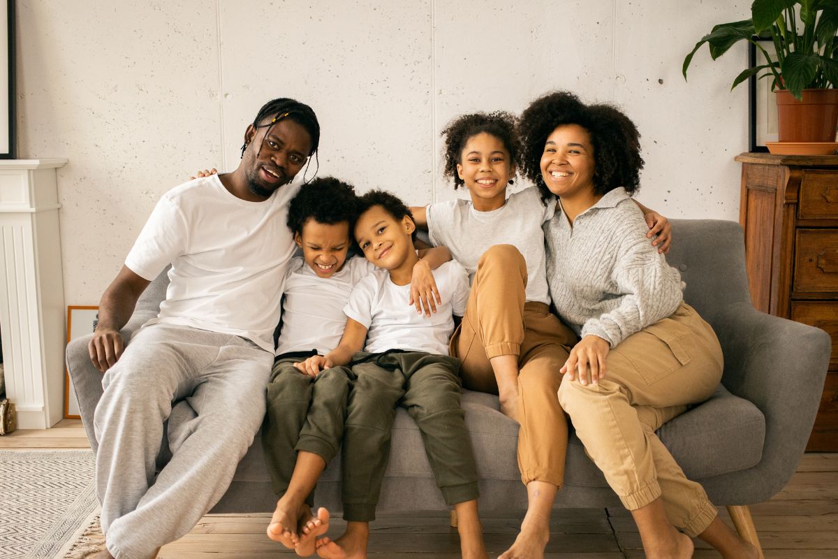 A picture of a happy family. 
