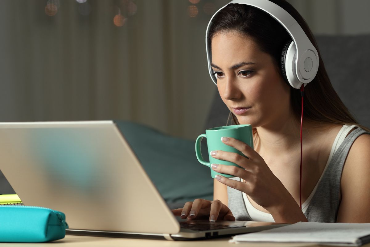 A picture of someone watching a video. 