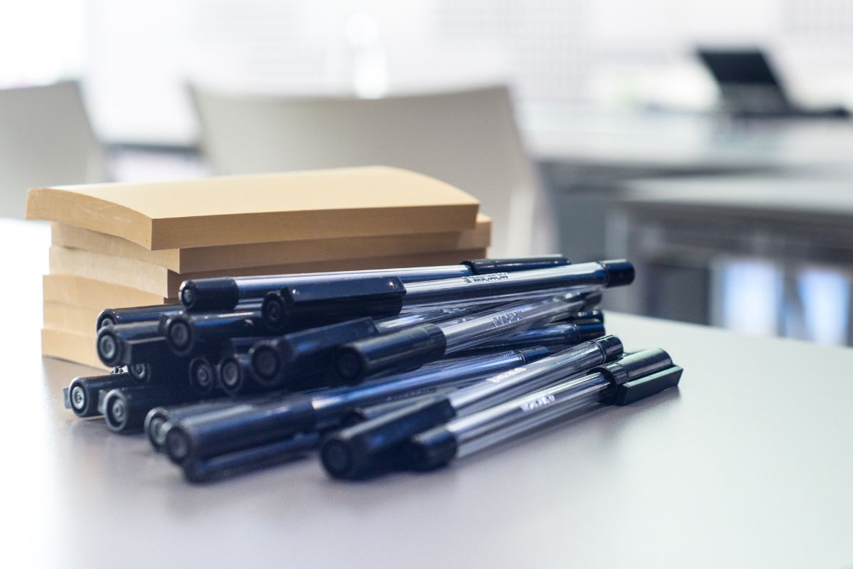 A picture of pens, 