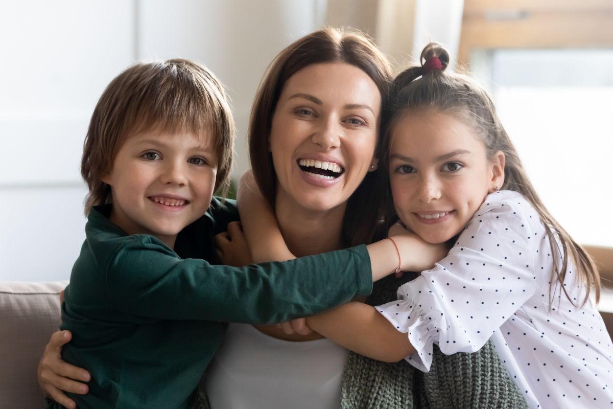 A picture of a happy family. 
