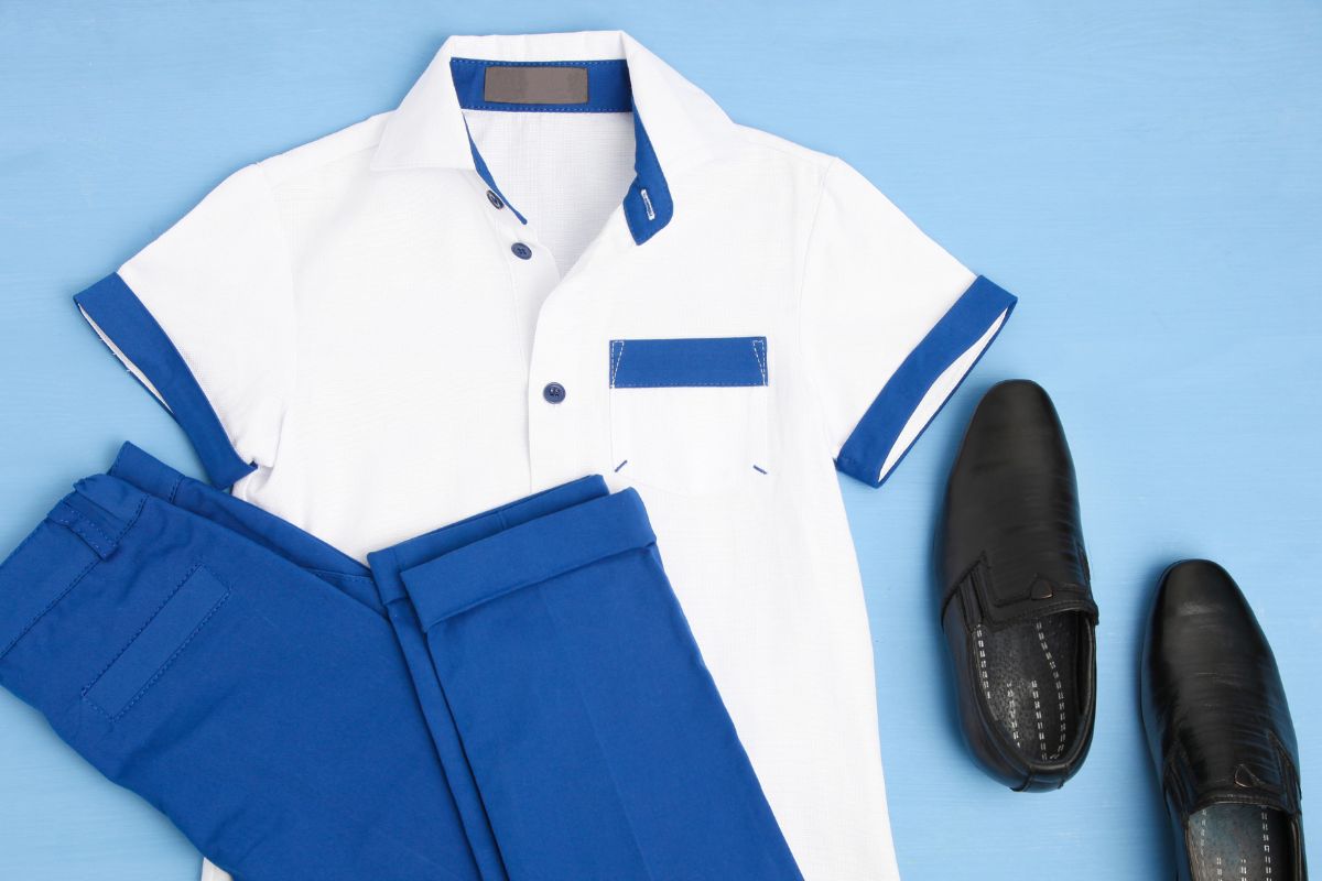 A picture of a school uniform.