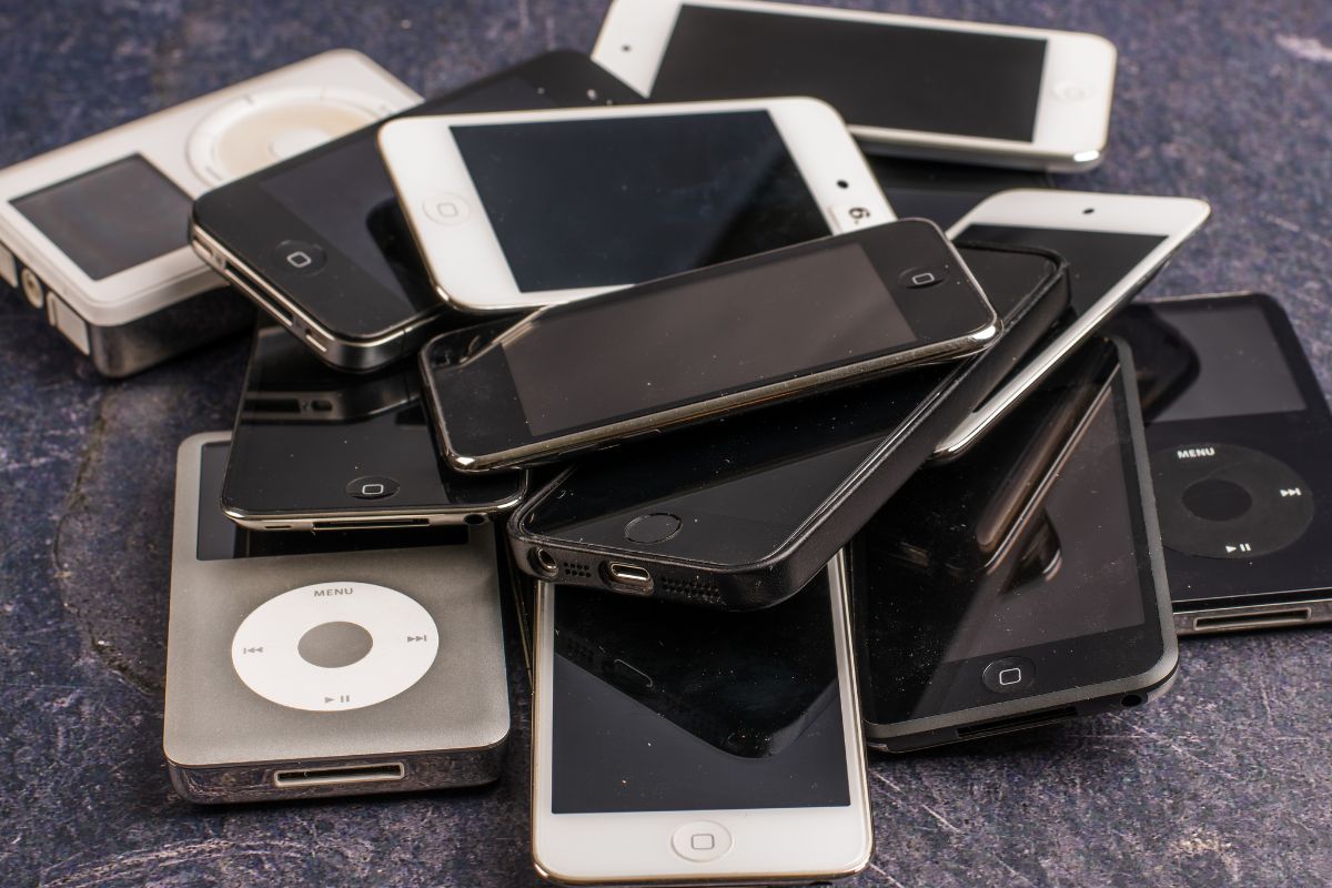 A picture of used electronics. 