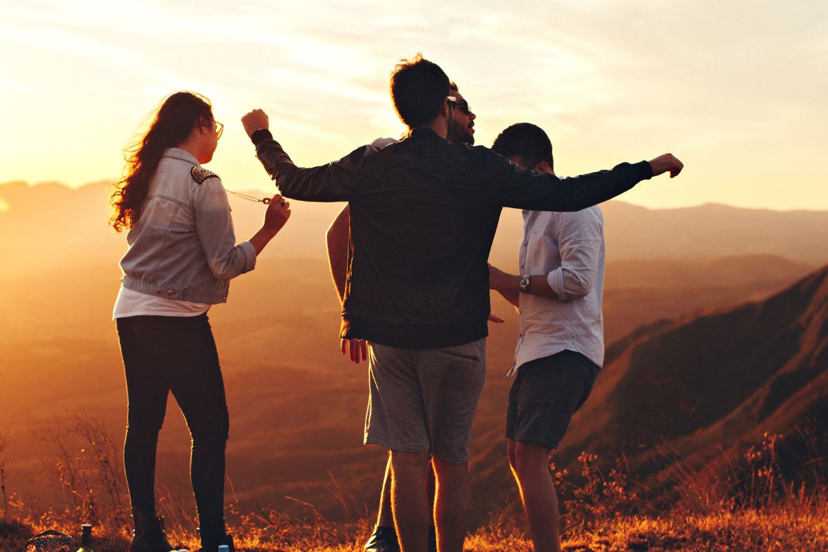 A picture of teens having fun. 