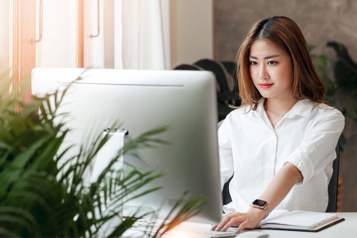 A picture of someone looking at their monitor.