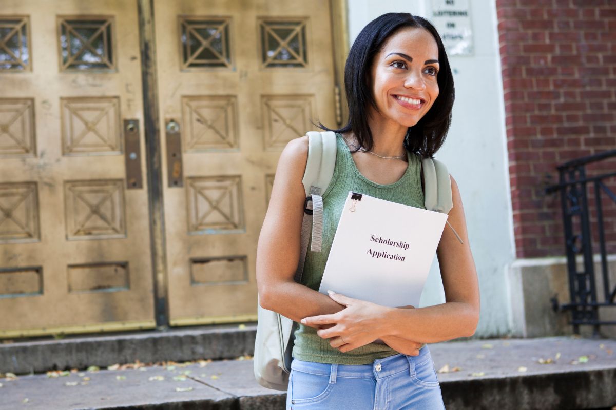 A picture of someone applying for scholarship.