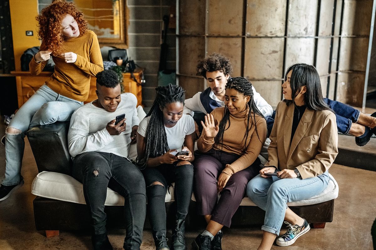 A picture of teenagers.