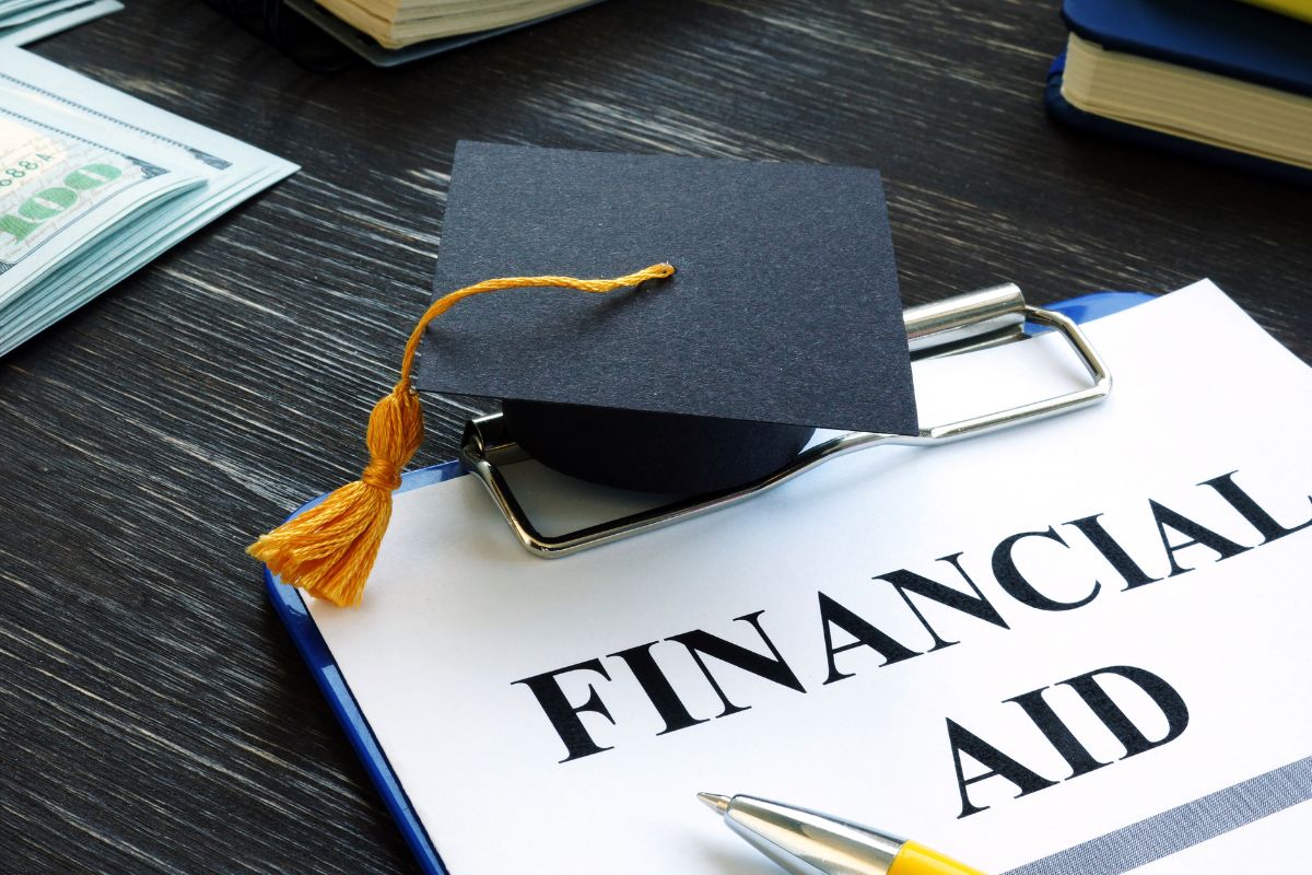 A picture of a financial aid.