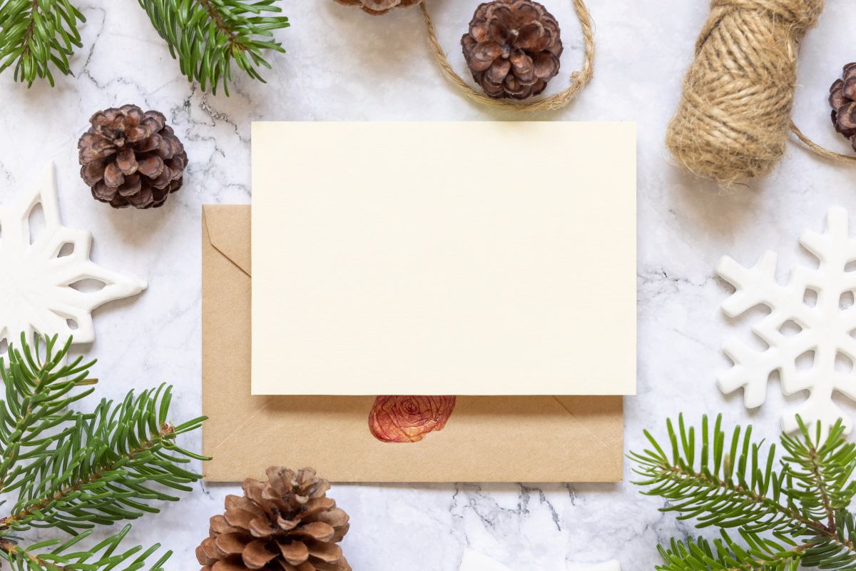A picture of a Christmas envelope. 