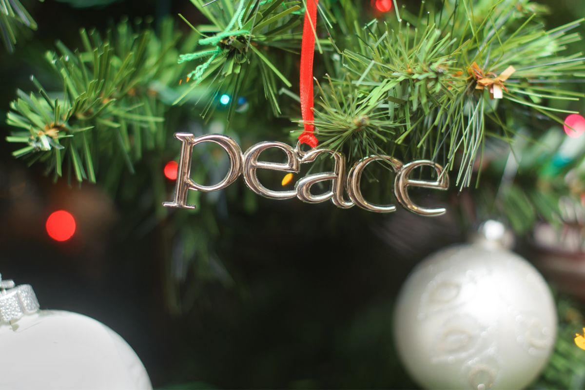 Picture of a peace ornament. 
