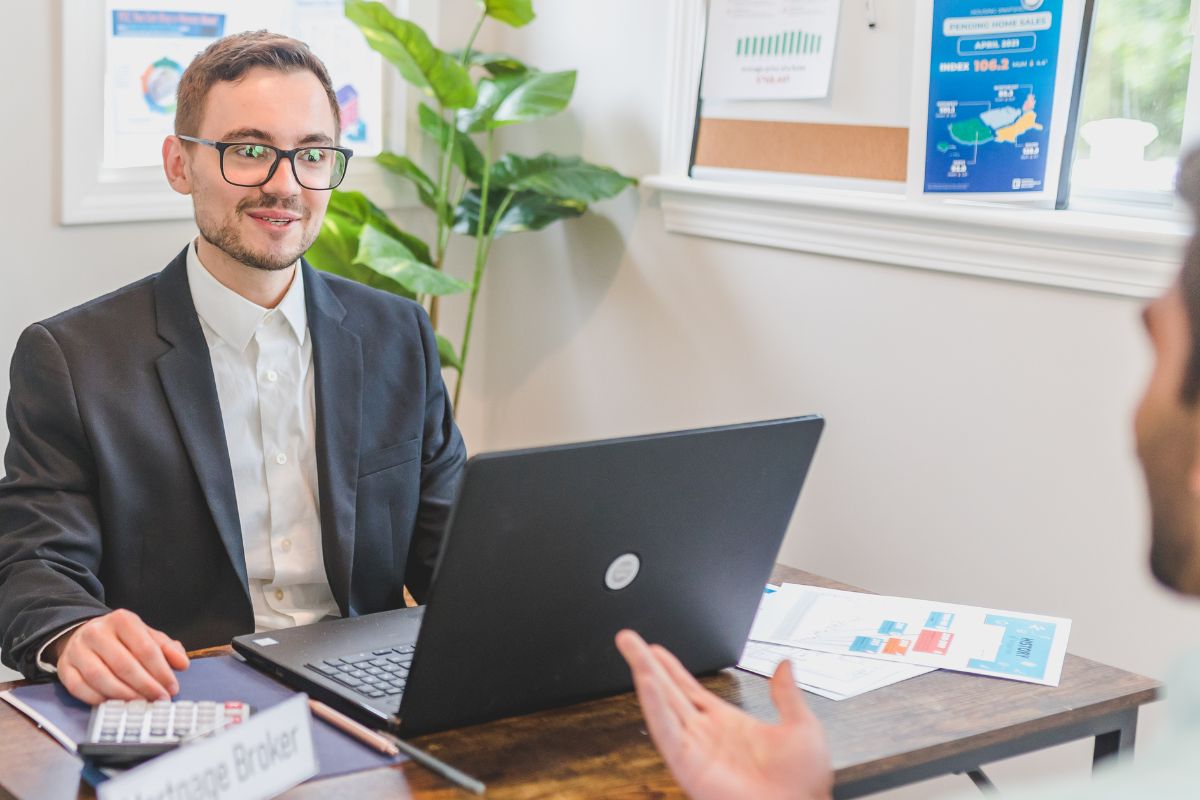 A picture of a collector speaking to a client.