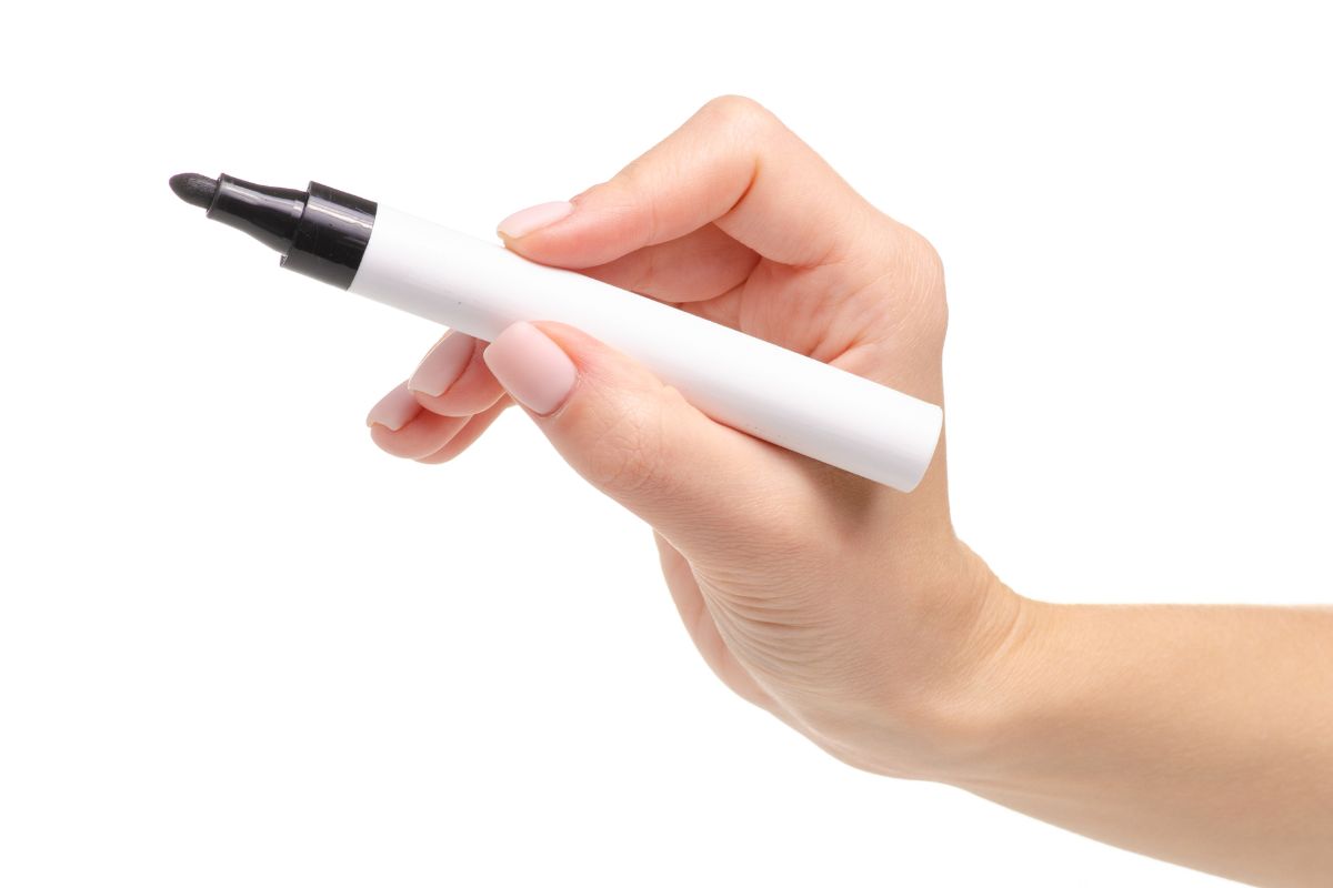 A picture of a marker. 