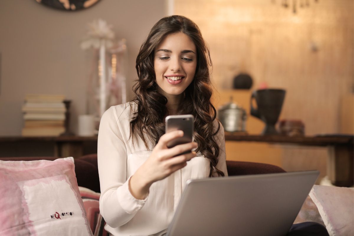 A picture of someone texting.