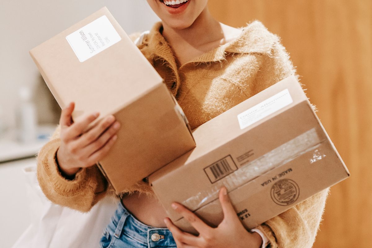 A picture of someone who ordered shipments.