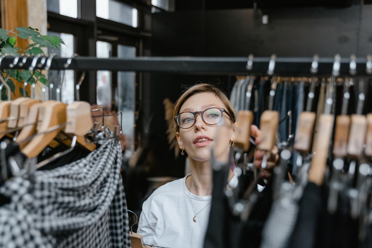 A picture of someone shopping.