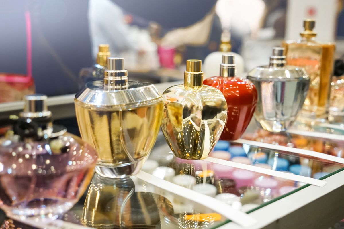A picture of free sample perfumes.