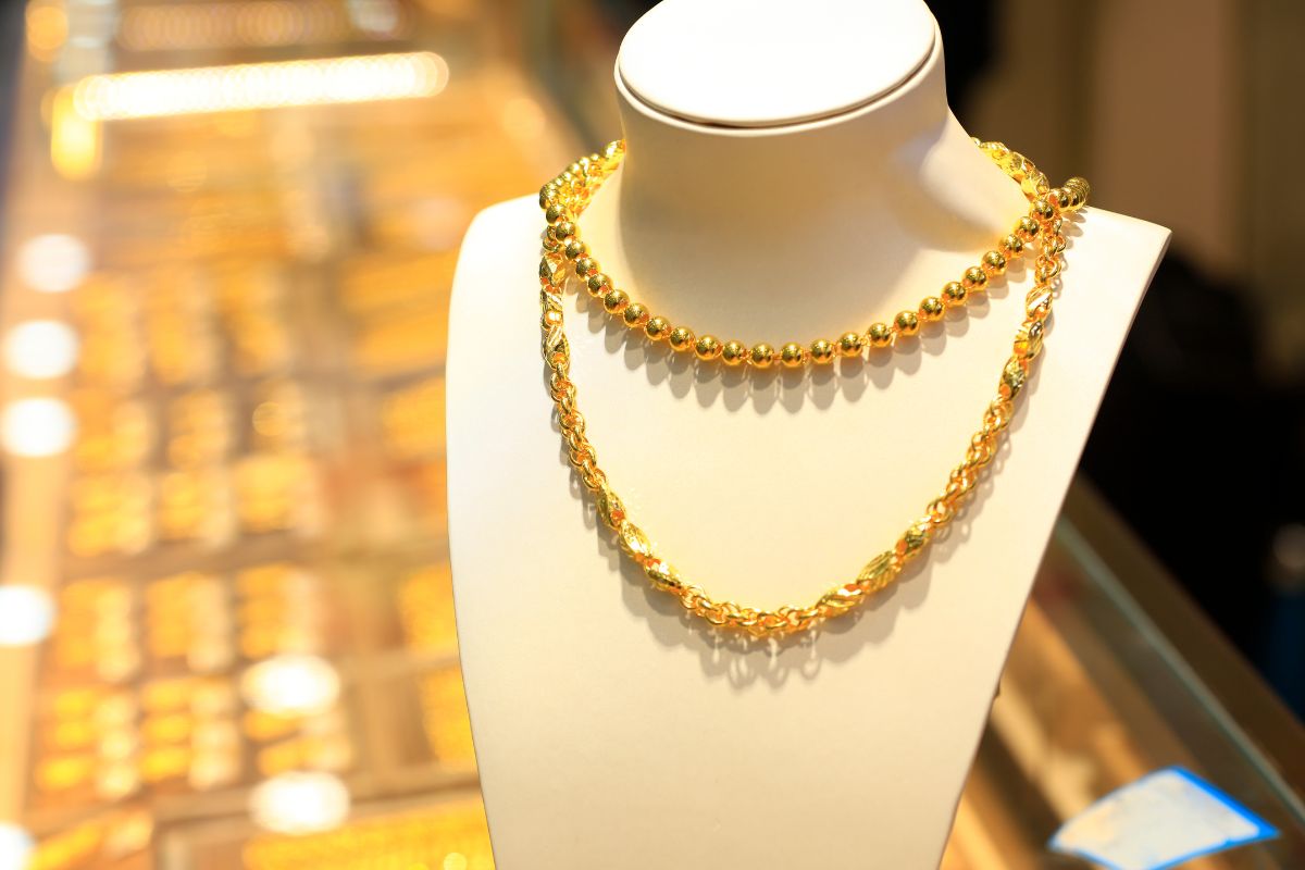 A picture of jewelries.