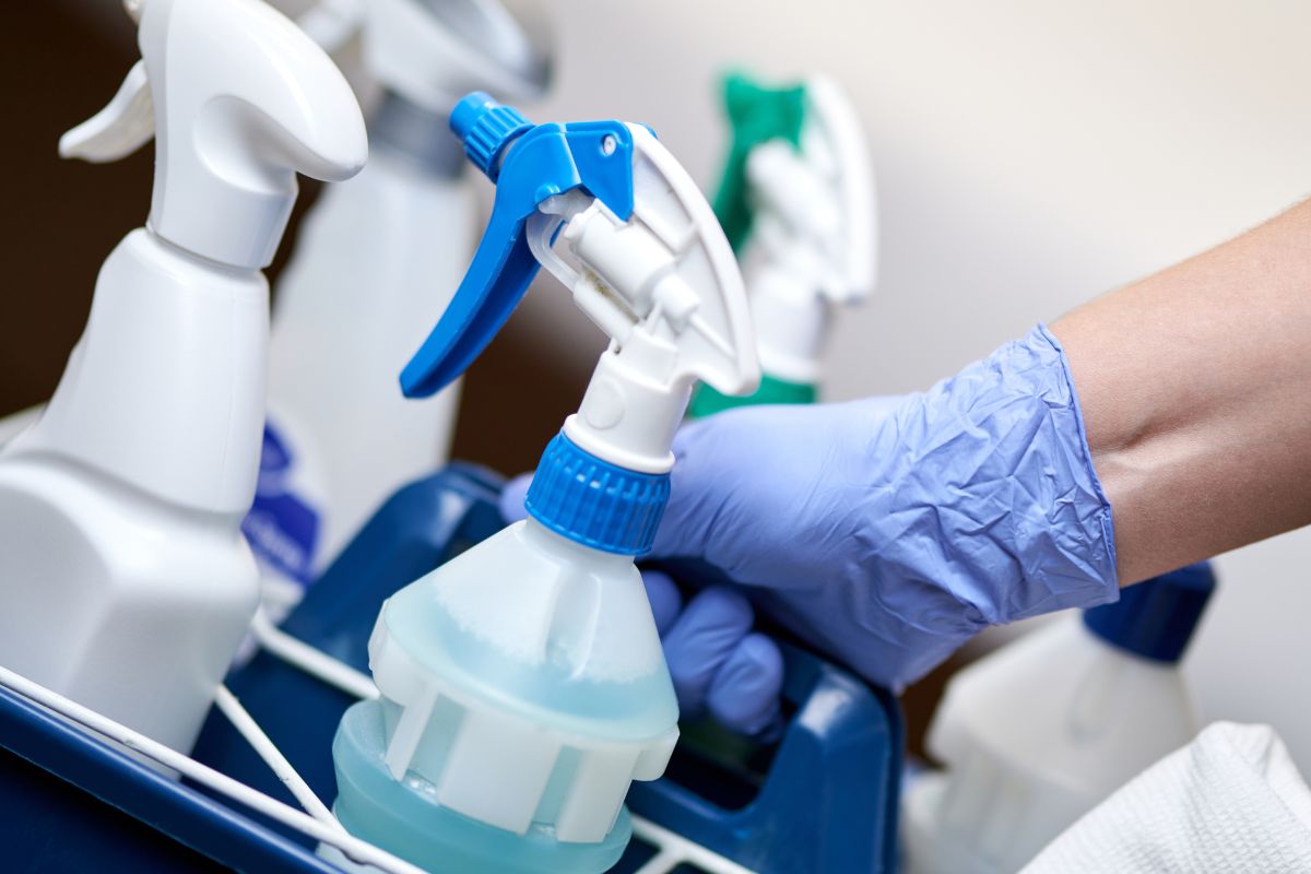 A picture of cleaning products.