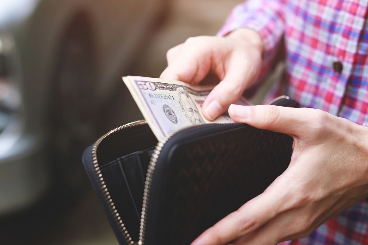 A picture of someone with money.