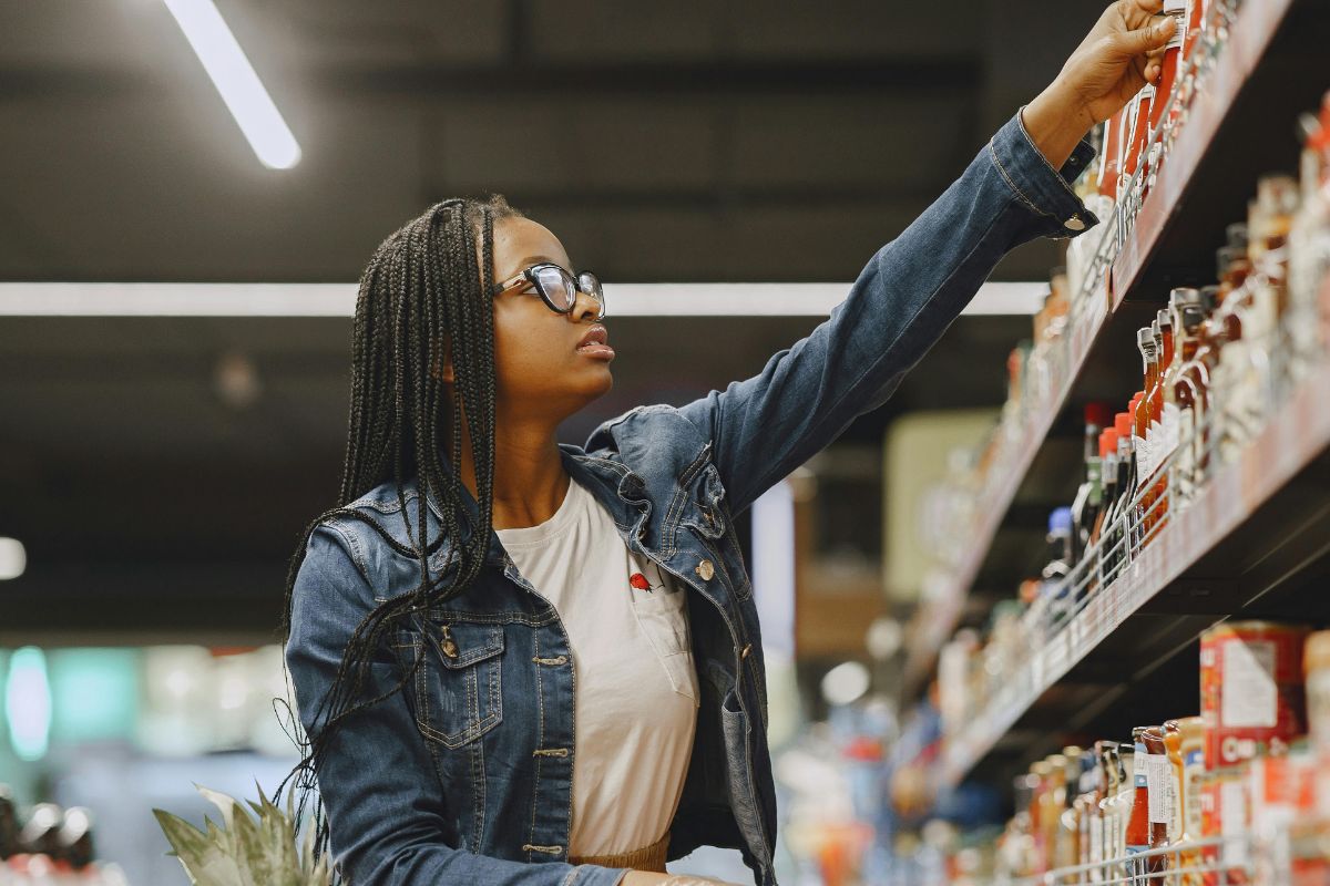 A picture of someone doing grocery shopping.