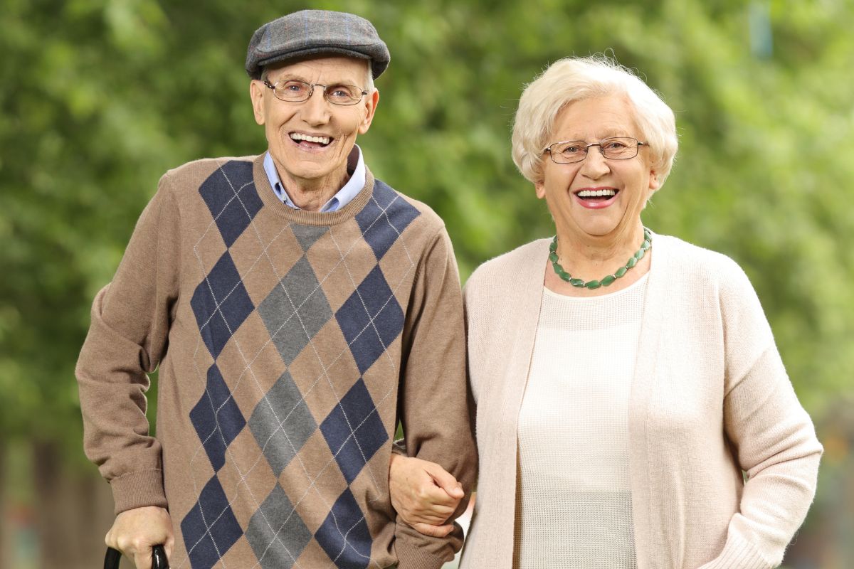 A picture of a happy elderly couple.